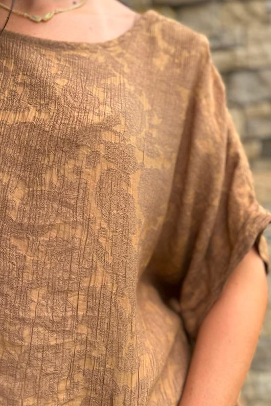 Kiti Paisley Damask Hitch Tee Walnut